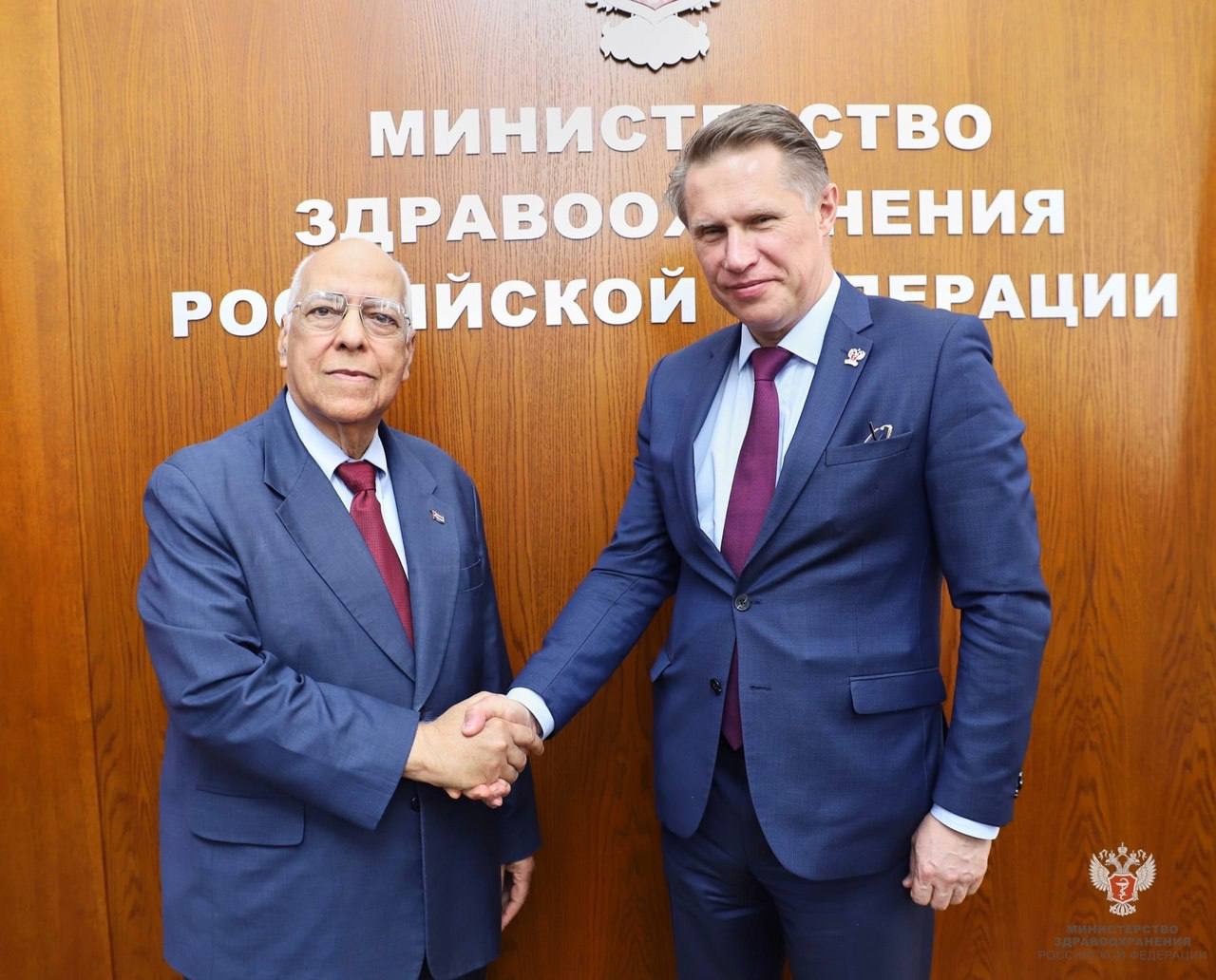Министр здравоохранения РФ Михаил Мурашко провёл встречу с вице-премьером Кубы Рикардо Кабрисасом Руисом